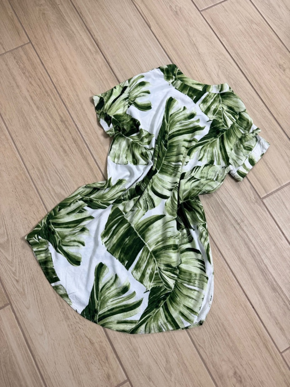 H&M Tropical Palm Leaf Shirt Dress Small Green White V Neck Shift Mini - Picture 4 of 4